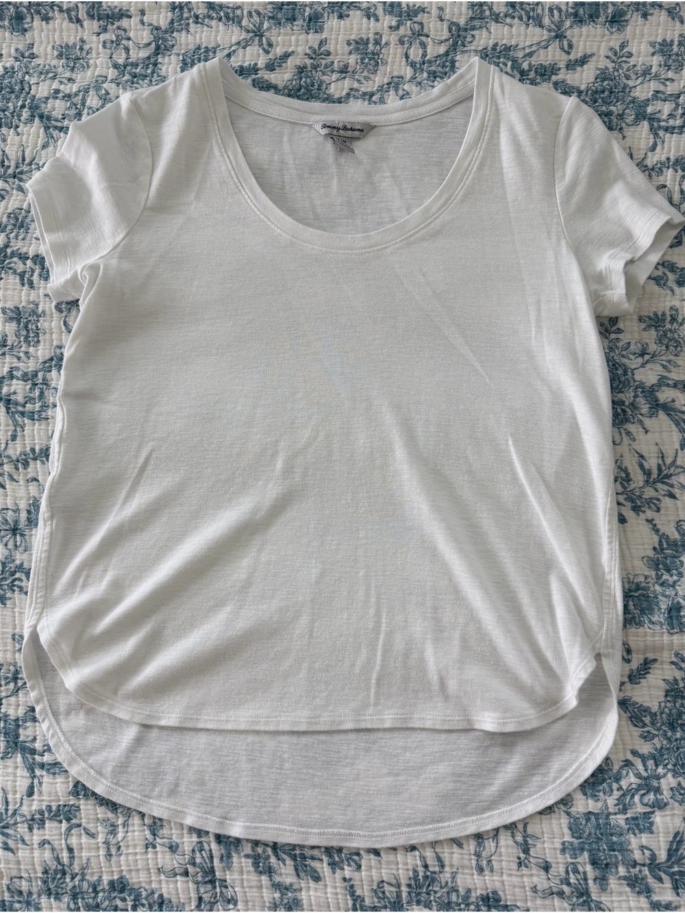 Tommy Bahama Women's White Scoop Neck Short Sleeve Tee